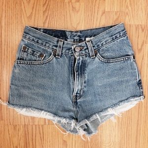 size 24 levi shorts